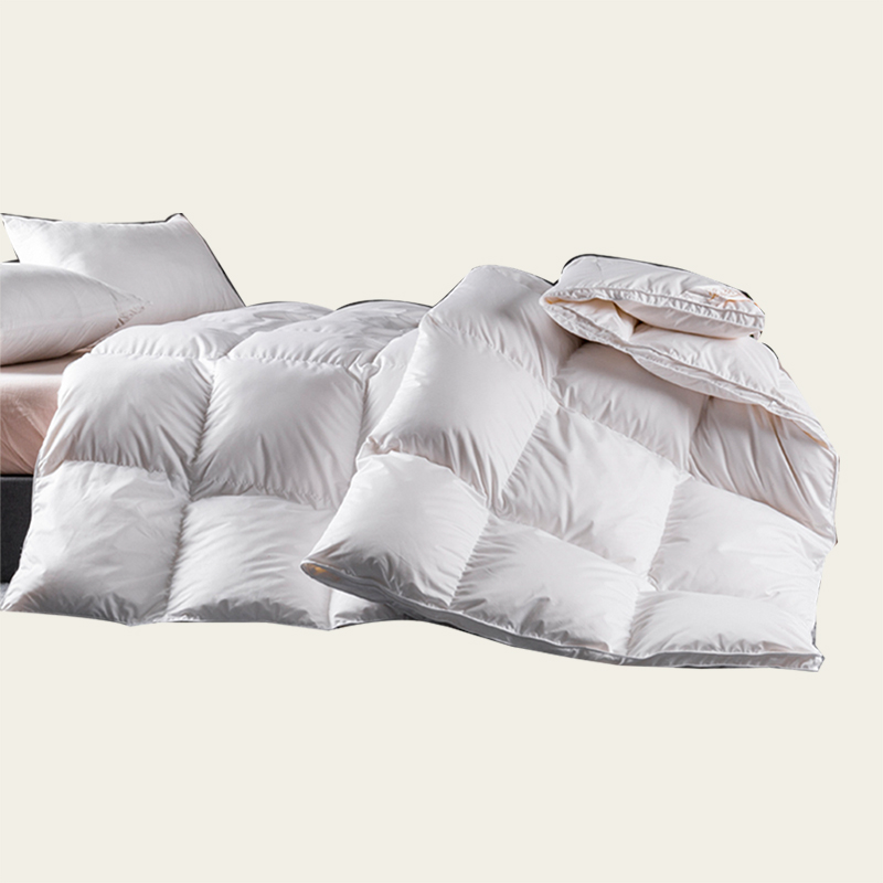 Trapunta di piuma di oca leggera bianca